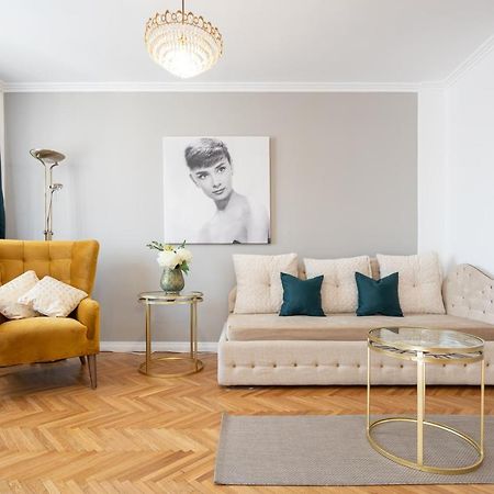 Haga Flat Appartement Oradea Buitenkant foto