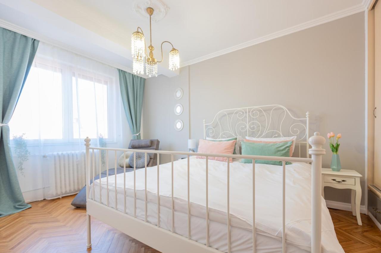 Haga Flat Appartement Oradea Buitenkant foto