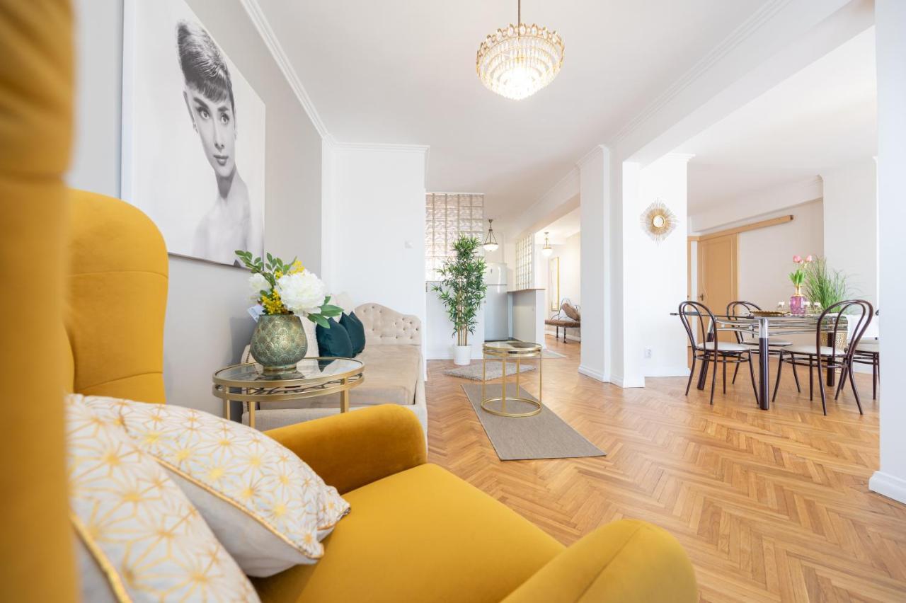 Haga Flat Appartement Oradea Buitenkant foto